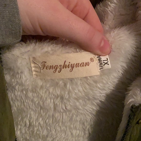 fuzzy inside jacket - Picture 2 of 5